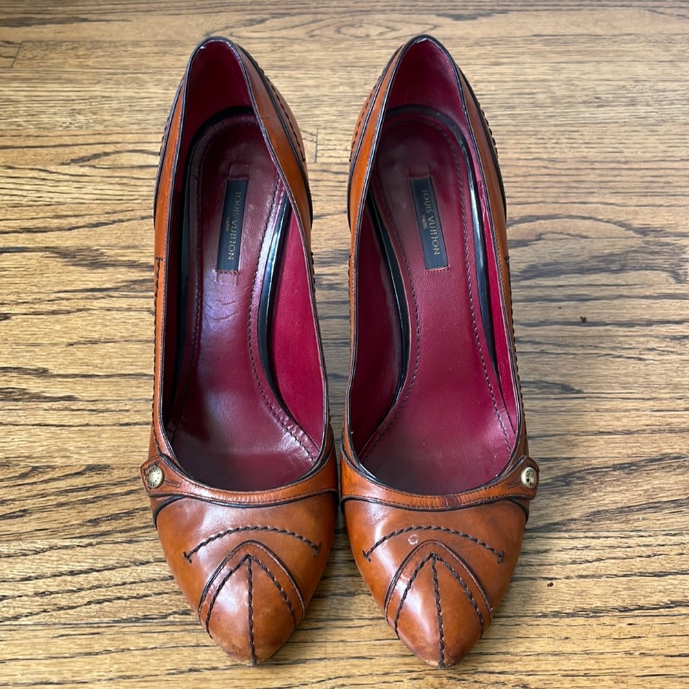 Louis Vuitton Cognac Leather Stitched Pumps with contrast stitch details.